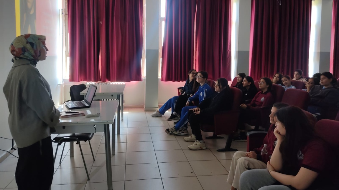 6.sınıf öğrencilerine yönelik Ergenlik Dönemi Gelişim Özellikleri konulu seminer gerçeklestirilmistir.